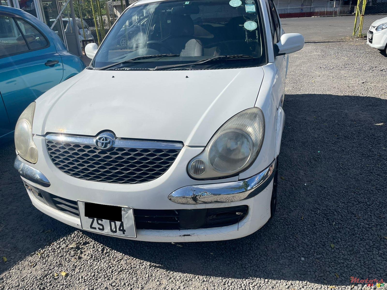 2004' Toyota DUET photo #1