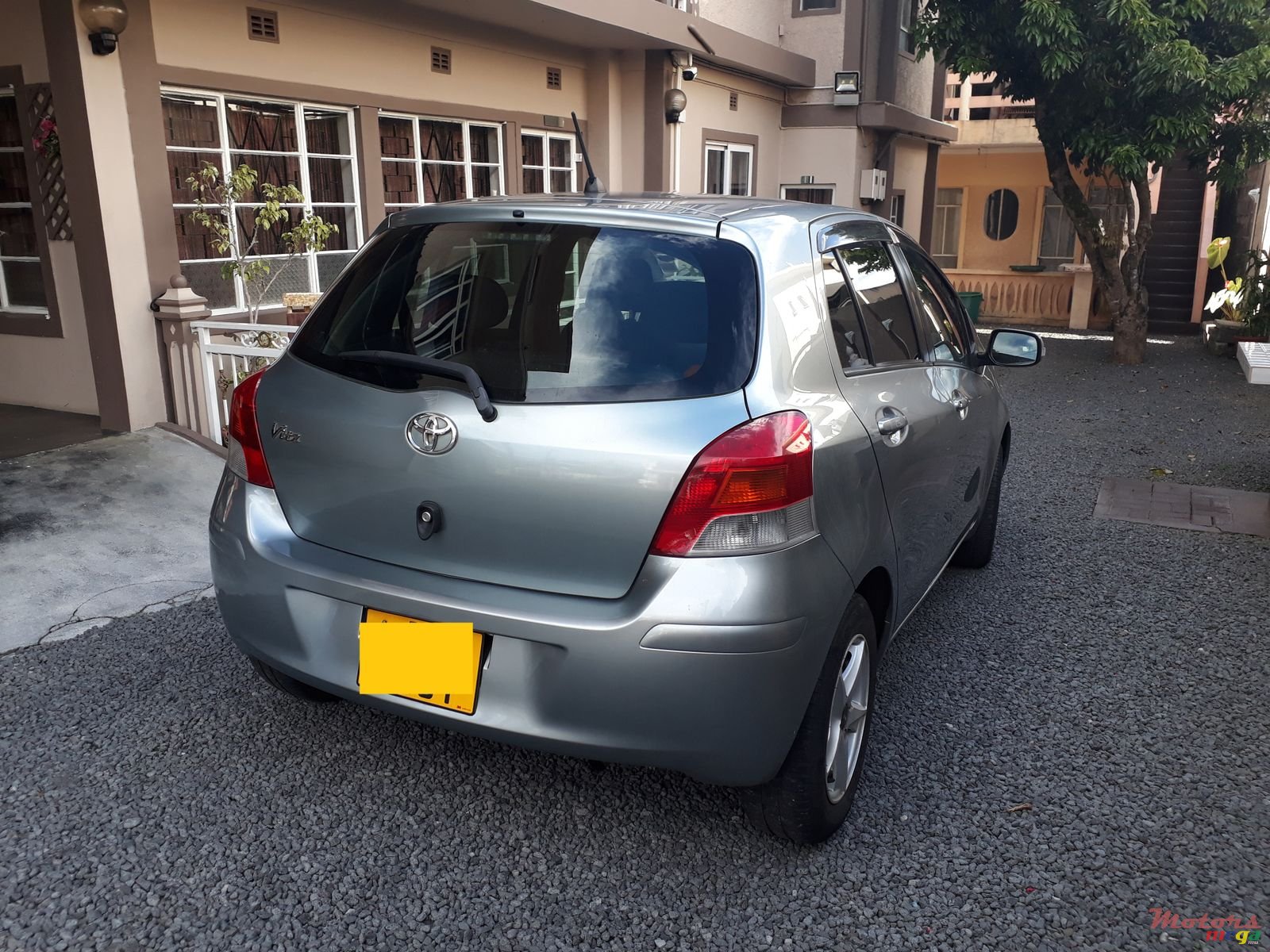 2009' Toyota Vitz photo #4