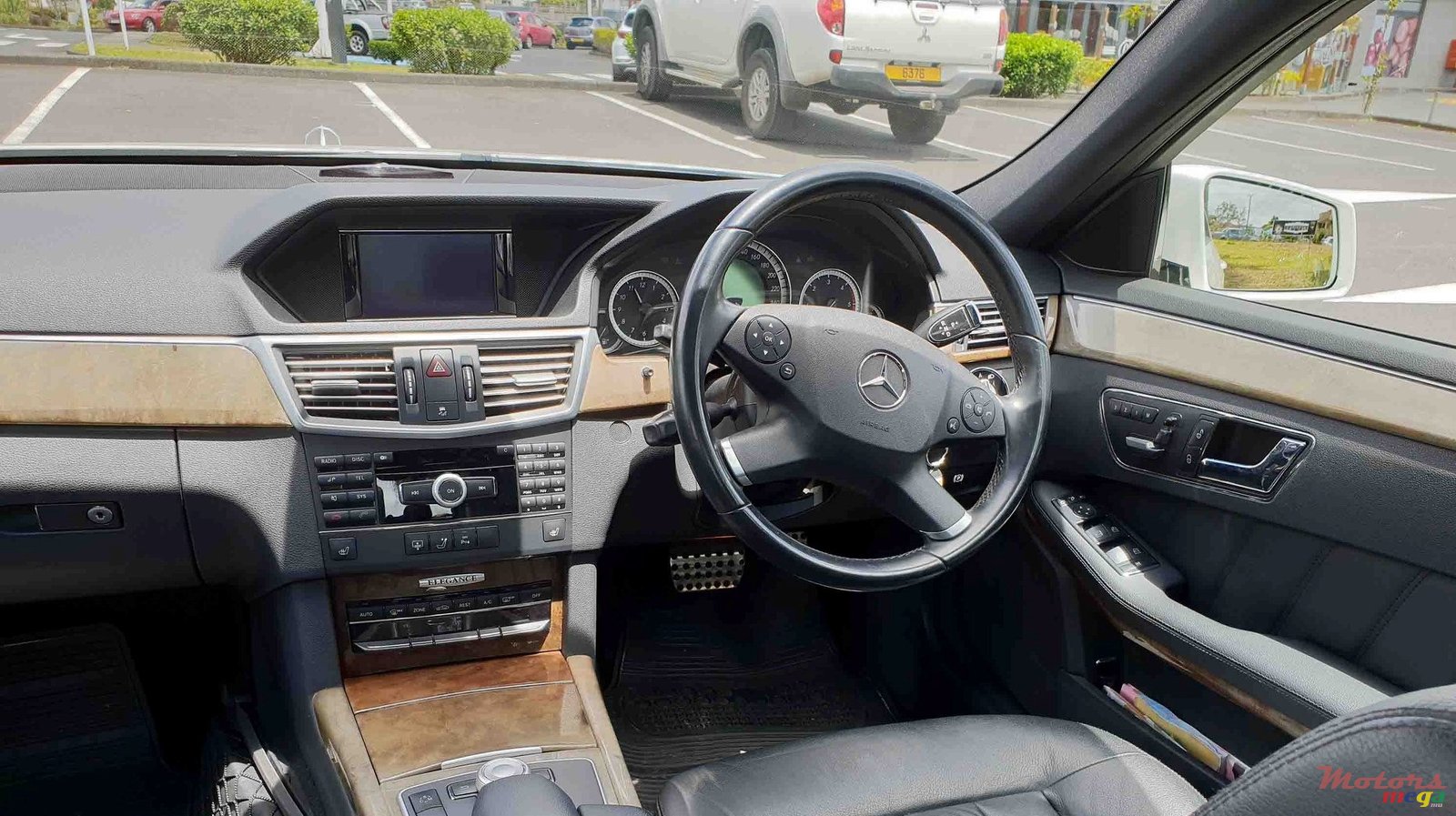 2011' Mercedes-Benz E-Class E350 photo #4