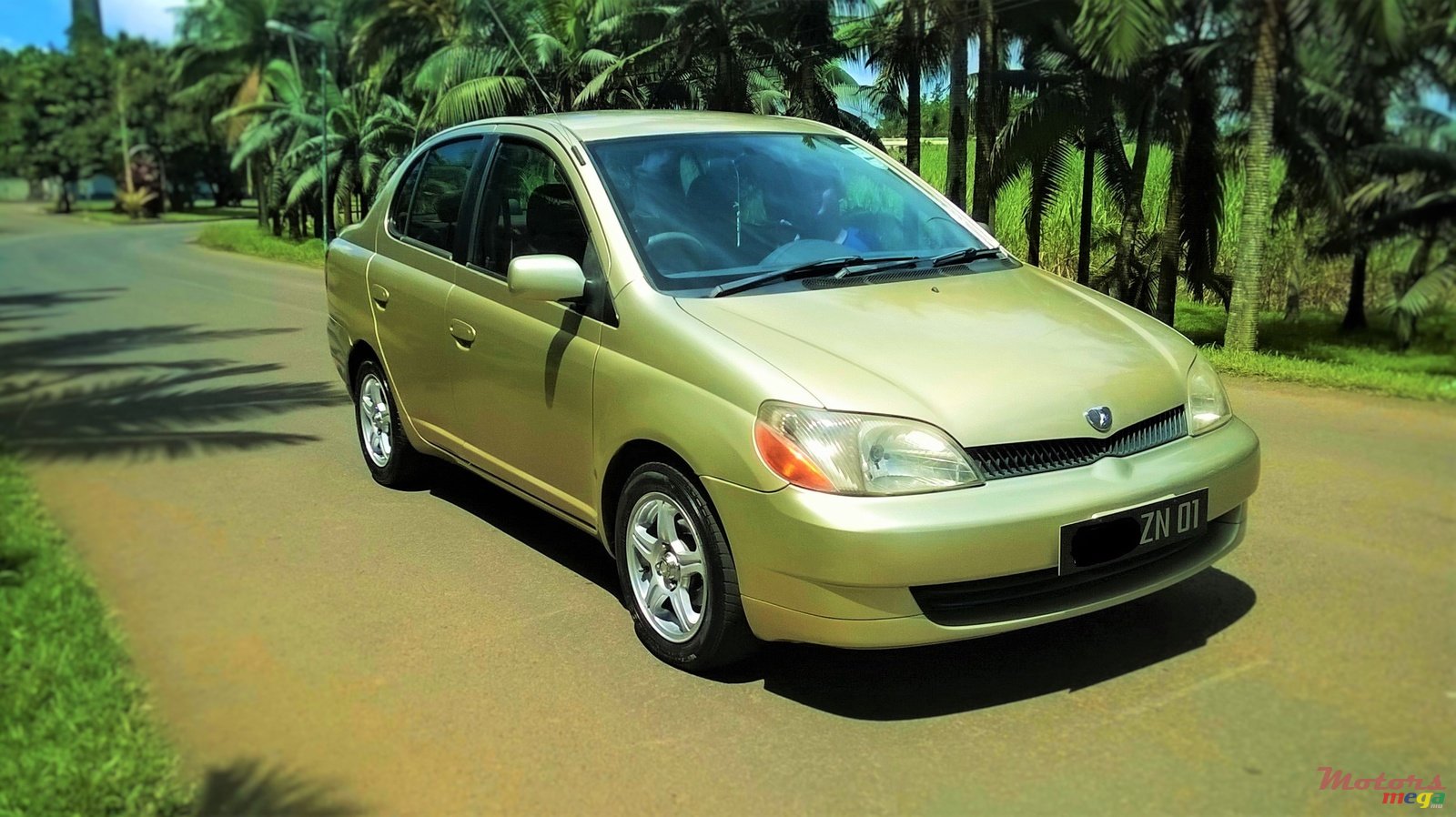 2001' Toyota Platz photo #1