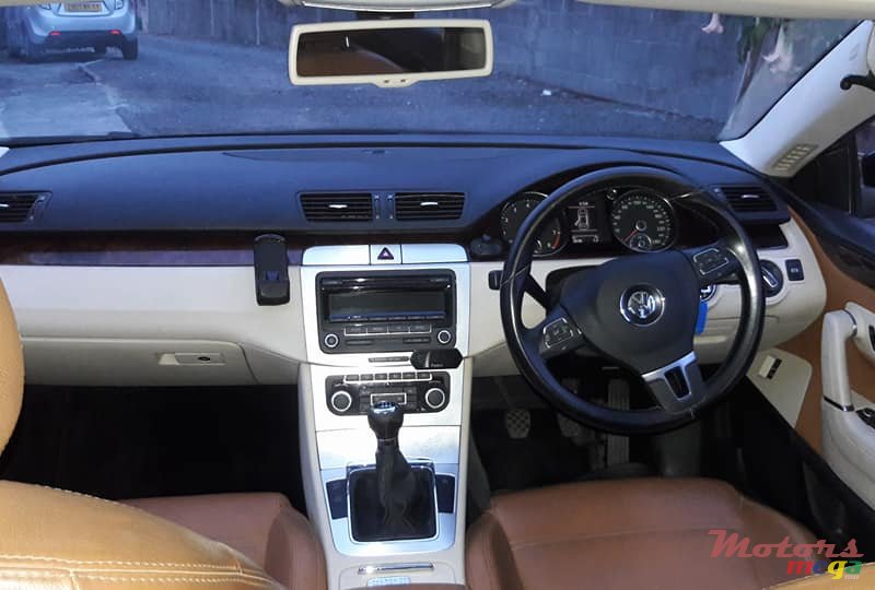 2009' Volkswagen Passat CC photo #6