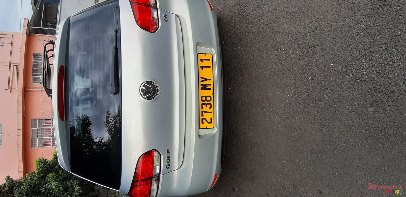 2011' Volkswagen Golf photo #3