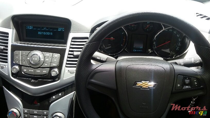 2011' Chevrolet Cruze photo #5