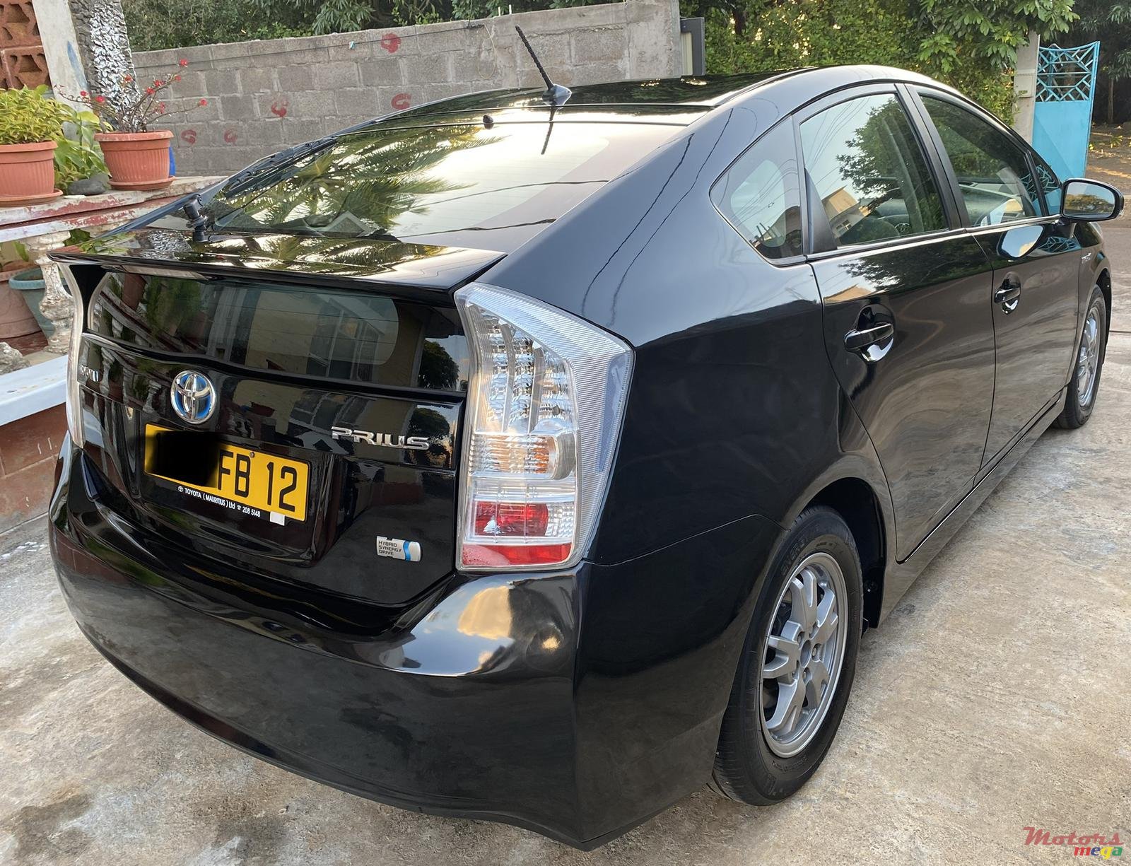 2012' Toyota Prius Hybrid photo #3