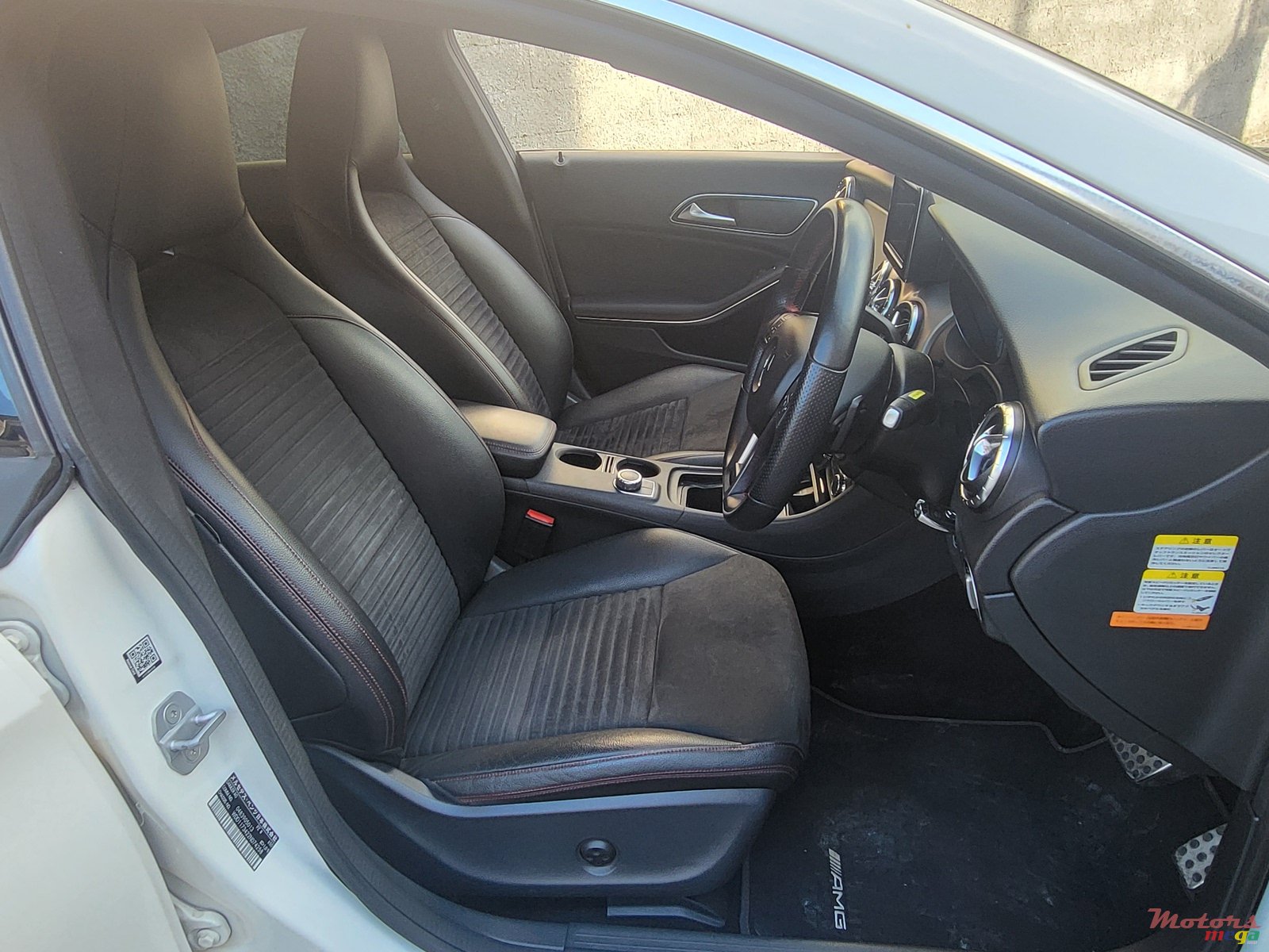 2014' Mercedes-Benz CLA 180 photo #7