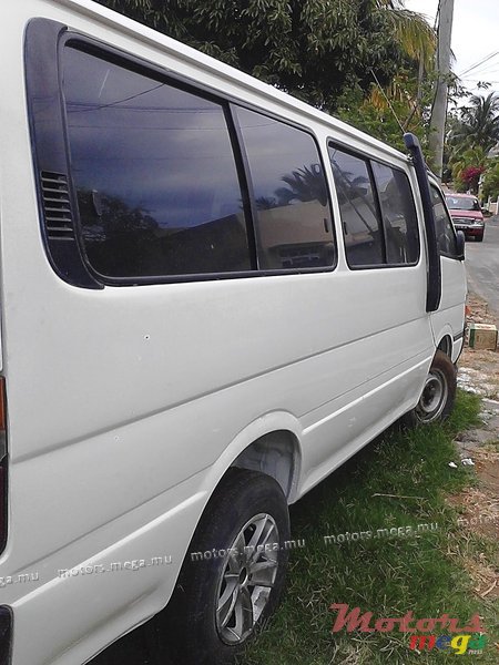 2003' Toyota Hiace photo #3