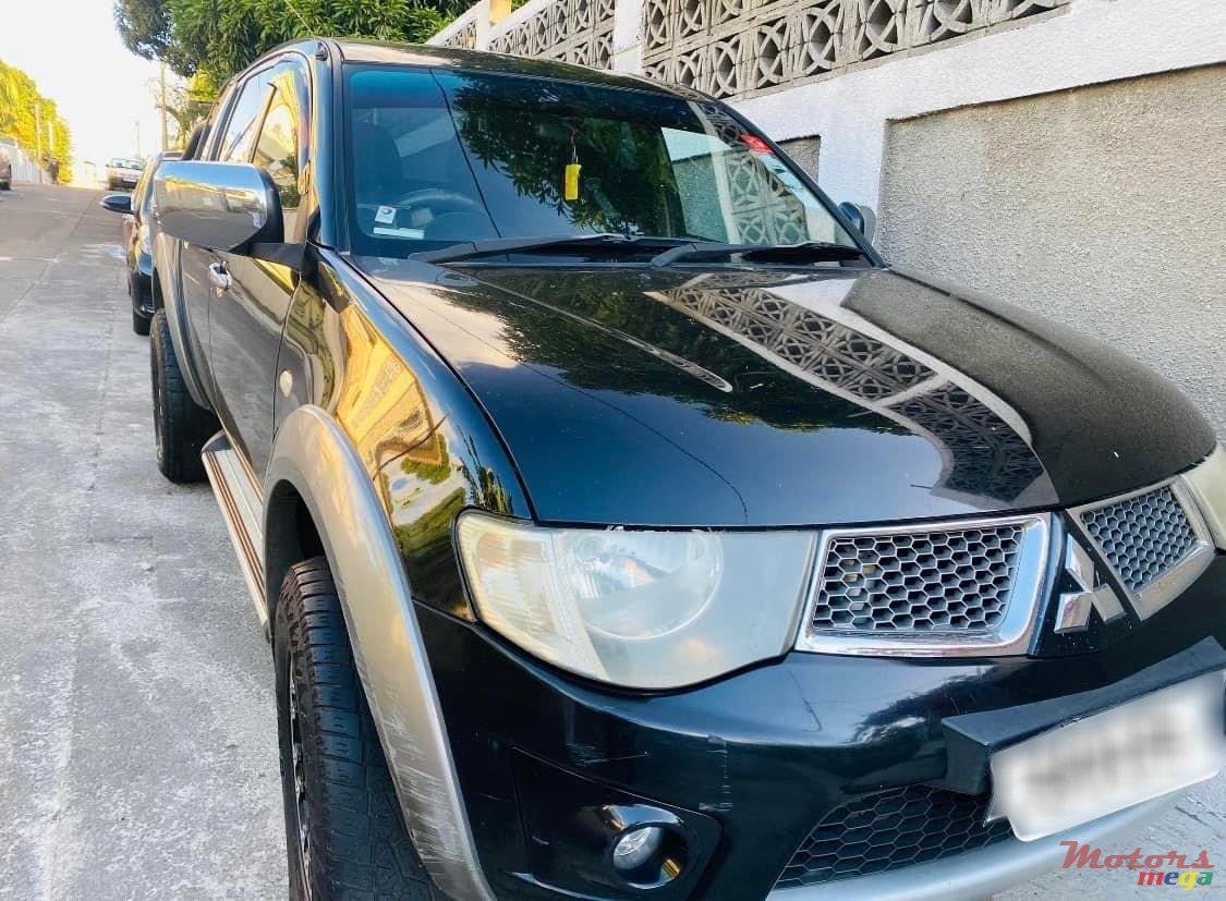 2015' Mitsubishi Triton Any photo #1