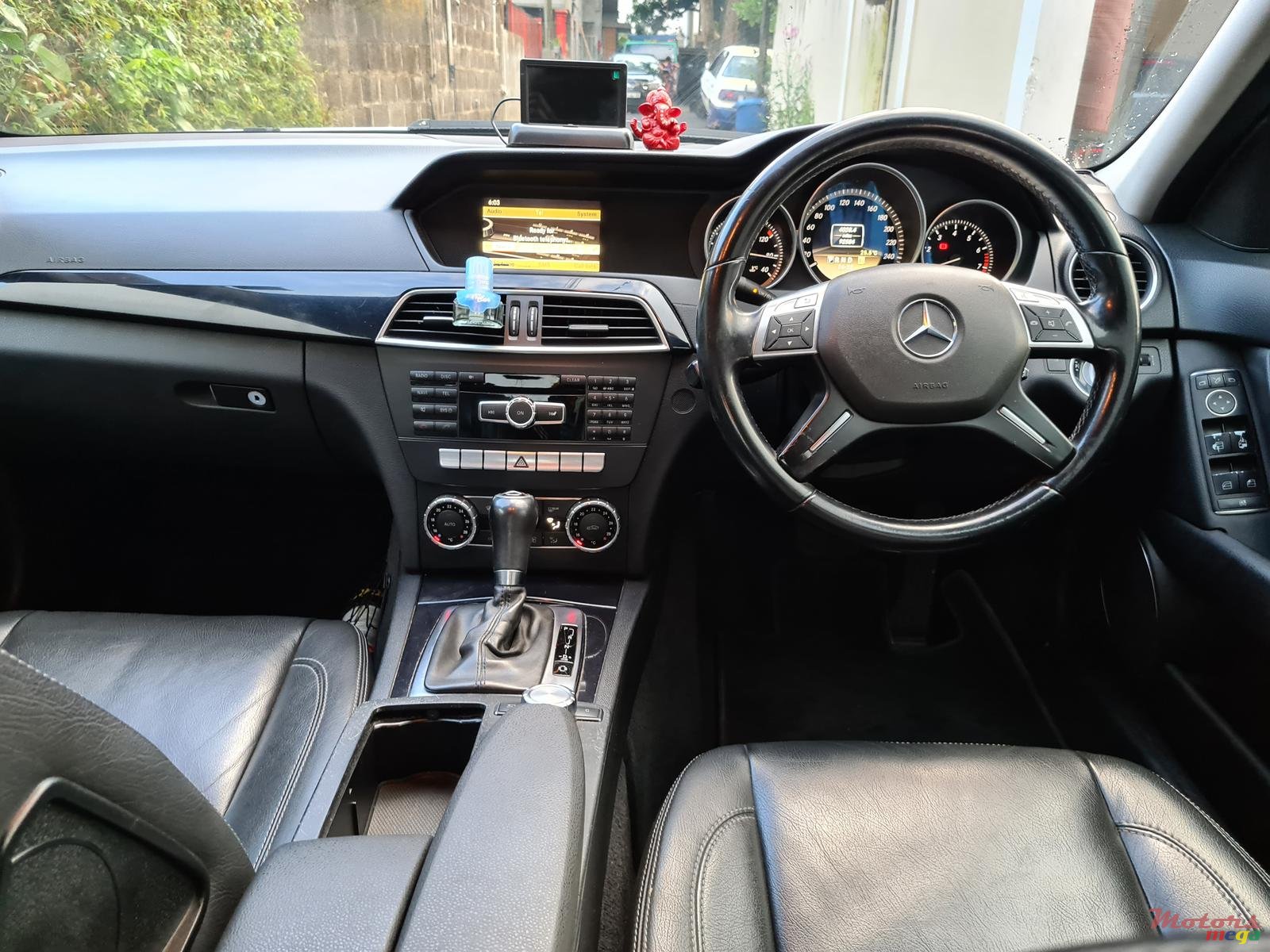 2012' Mercedes-Benz C180 Automatic photo #6