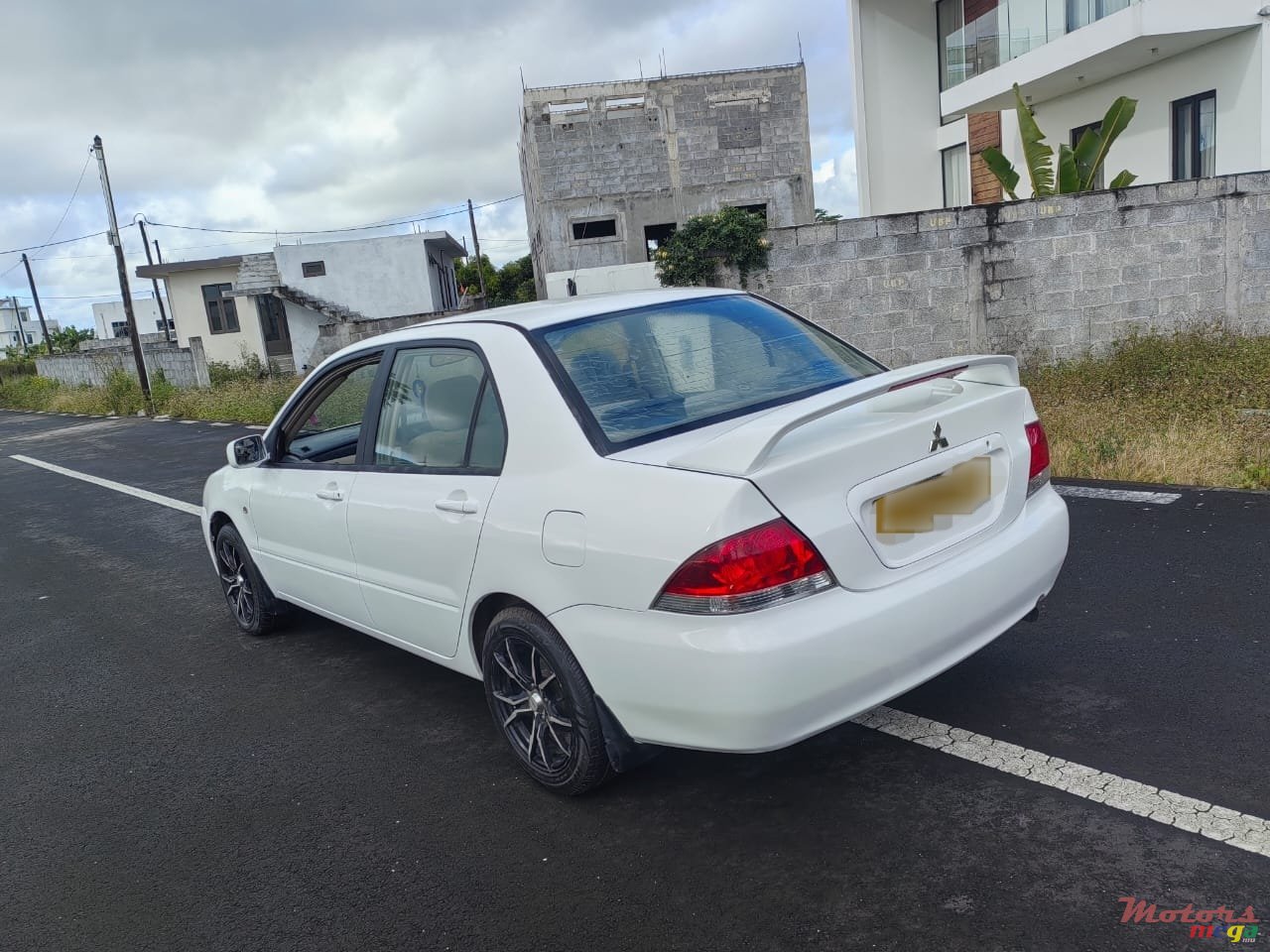 2005' Mitsubishi Lancer photo #4