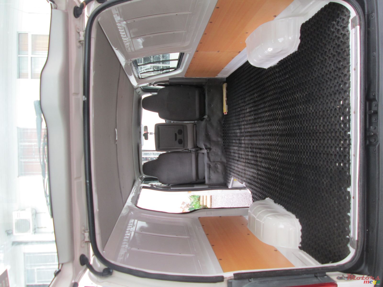 2009' Toyota Hiace photo #6