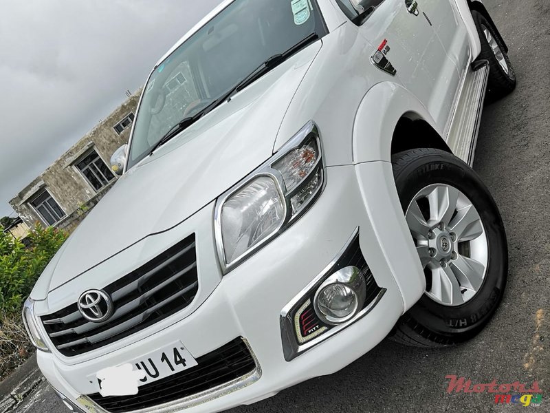2014' Toyota Hilux 4x2 2.5 Turbo photo #1