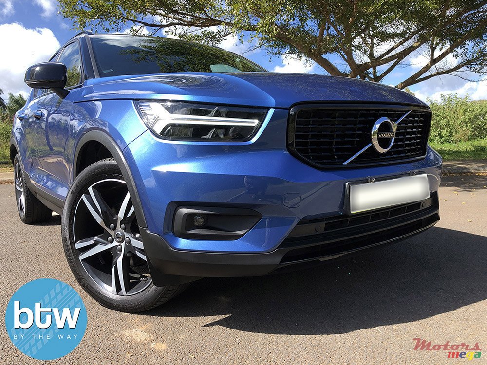 2020' Volvo XC40 photo #1