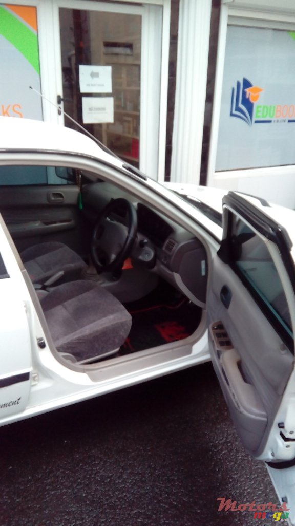 1998' Toyota Corolla Saloon photo #6