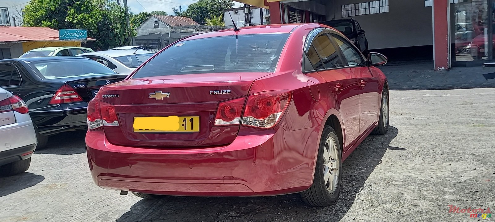 2011' Chevrolet Cruze photo #4