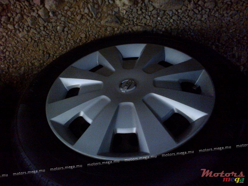 2007' Nissan Tiida Latio Saloon photo #4