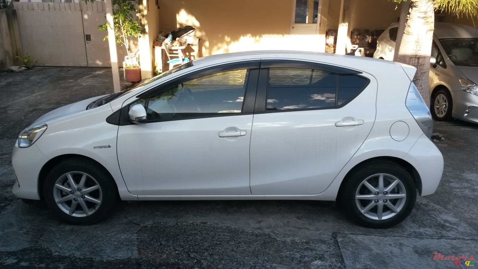 2014' Toyota Prius c Aqua photo #3