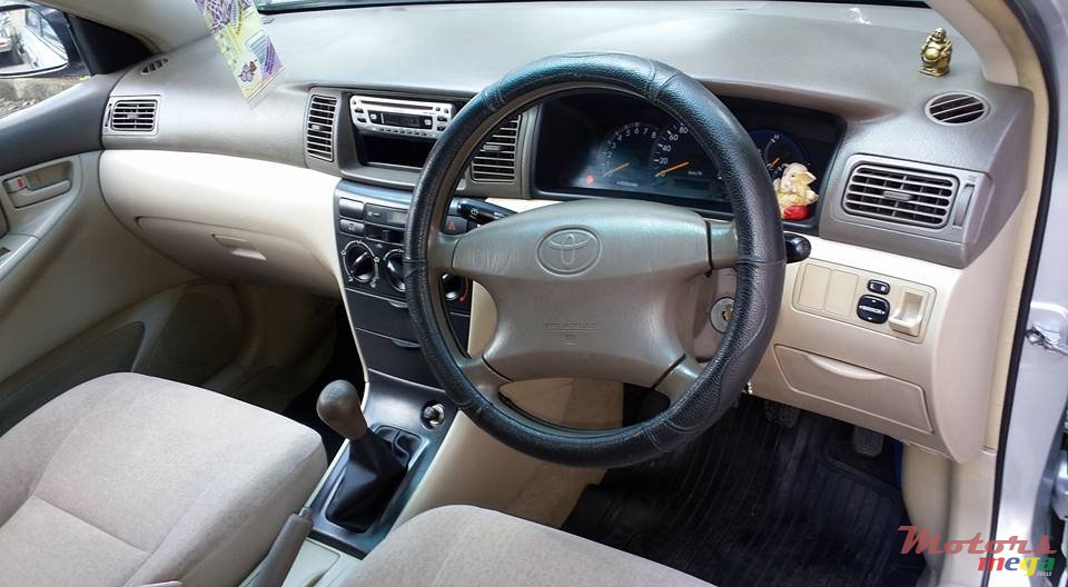 2004' Toyota Corolla GLI photo #3