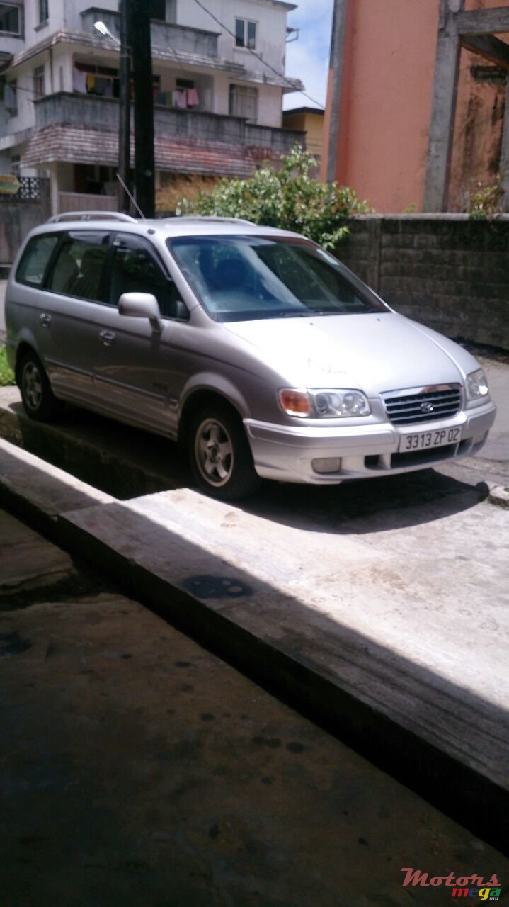 2002' Hyundai Trajet photo #1
