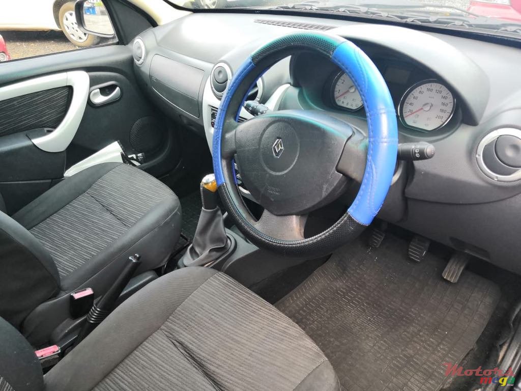 2009' Renault Sandero photo #4