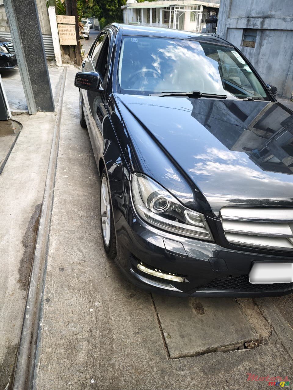 2013' Mercedes-Benz C 180 photo #2