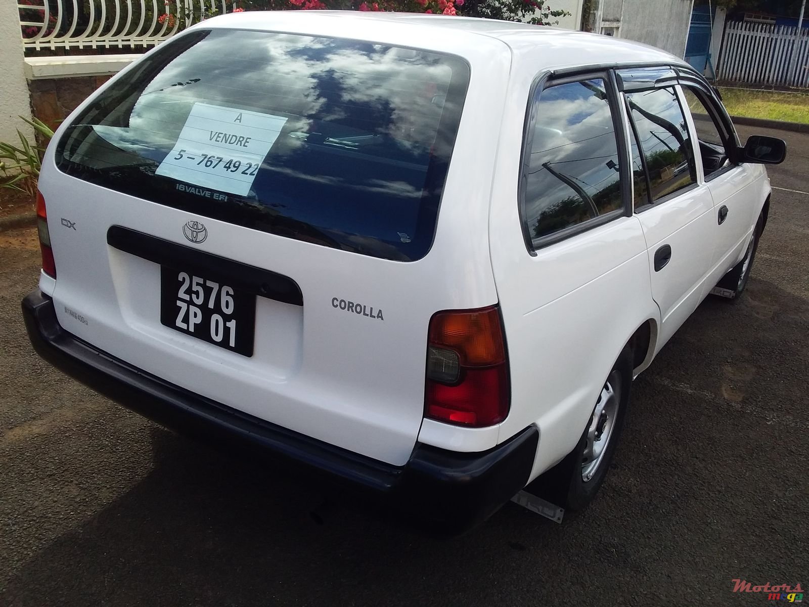 2001' Toyota Corolla photo #1