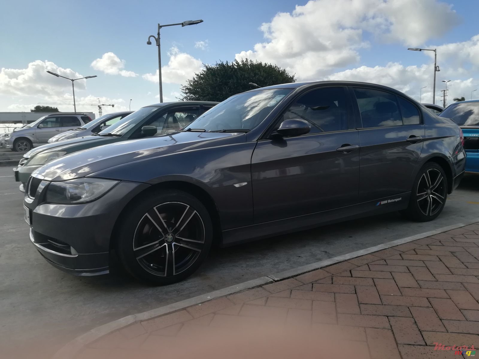 2005' BMW 320 photo #1