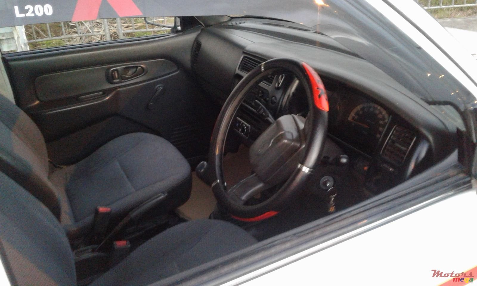 2002' Mitsubishi L 200 photo #2