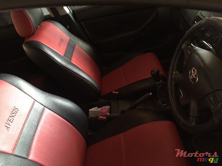 2008' Toyota Avensis photo #4