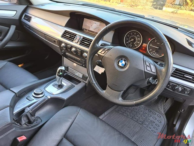 2008' BMW 520 E60 520d photo #5