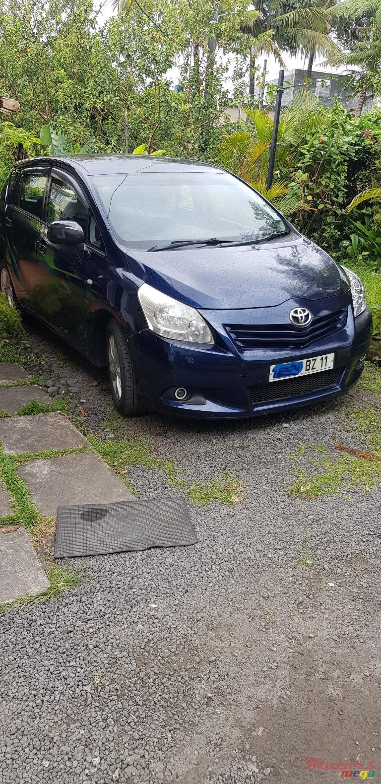 2011' Toyota Verso photo #4