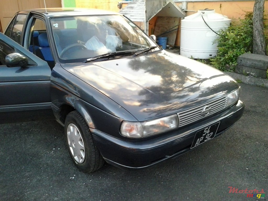 1992' Nissan Sunny photo #1
