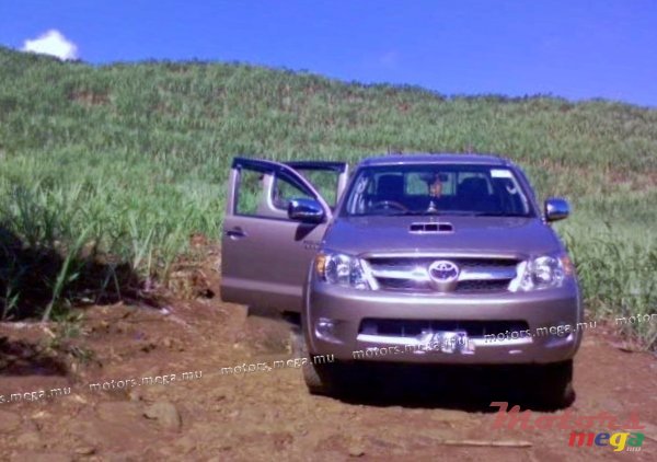 2008' Toyota Hilux Raider photo #1