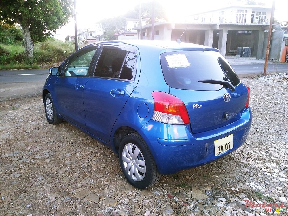 2007' Toyota Vitz photo #3