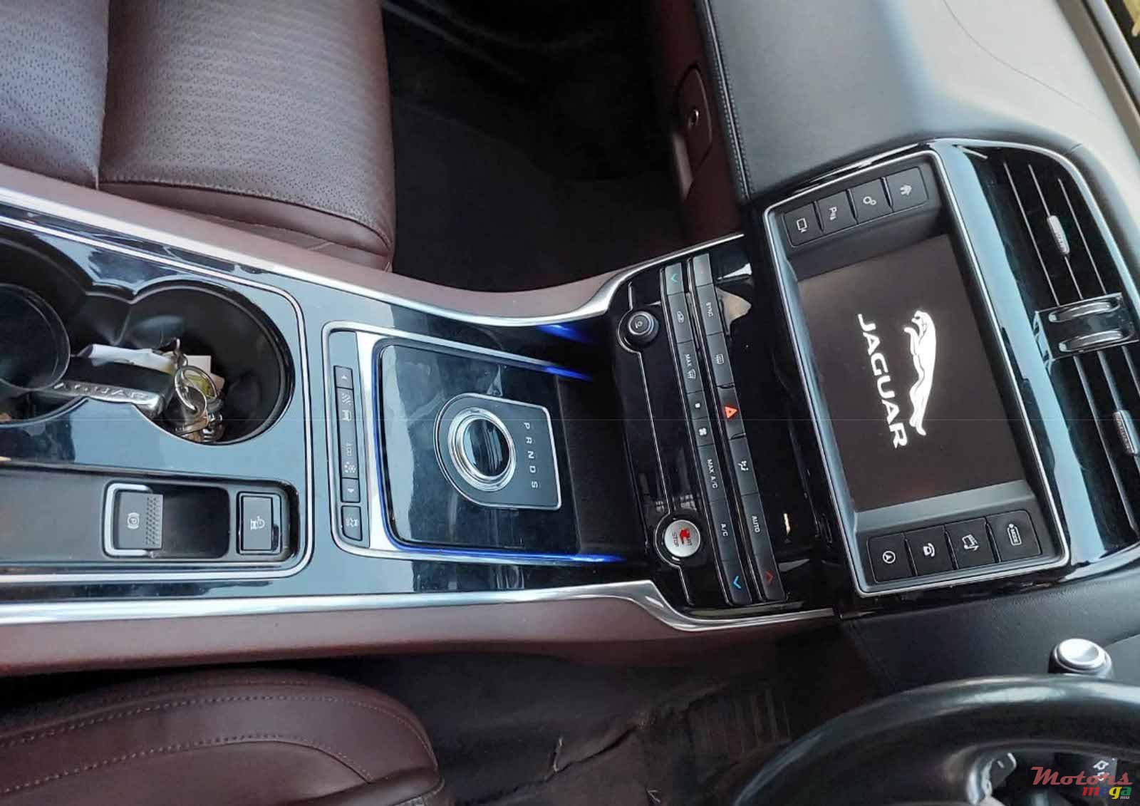 2017' Jaguar XE photo #6