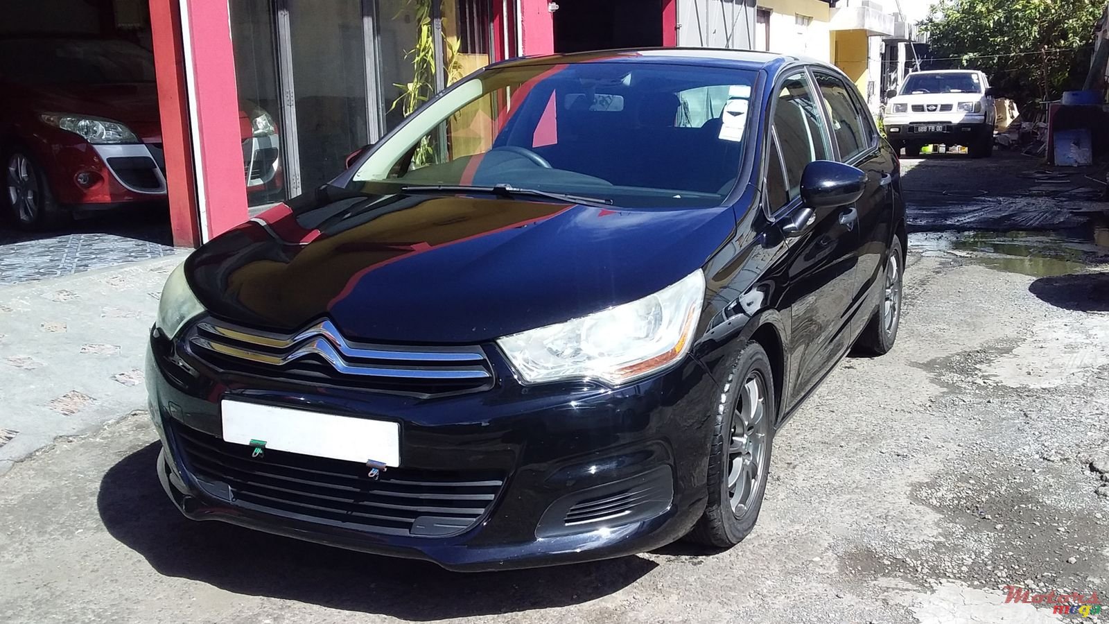 2011' Citroen C4 photo #1