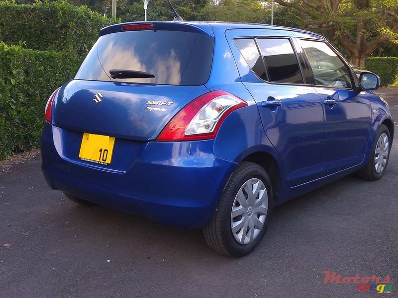 2010' Suzuki Swift photo #2