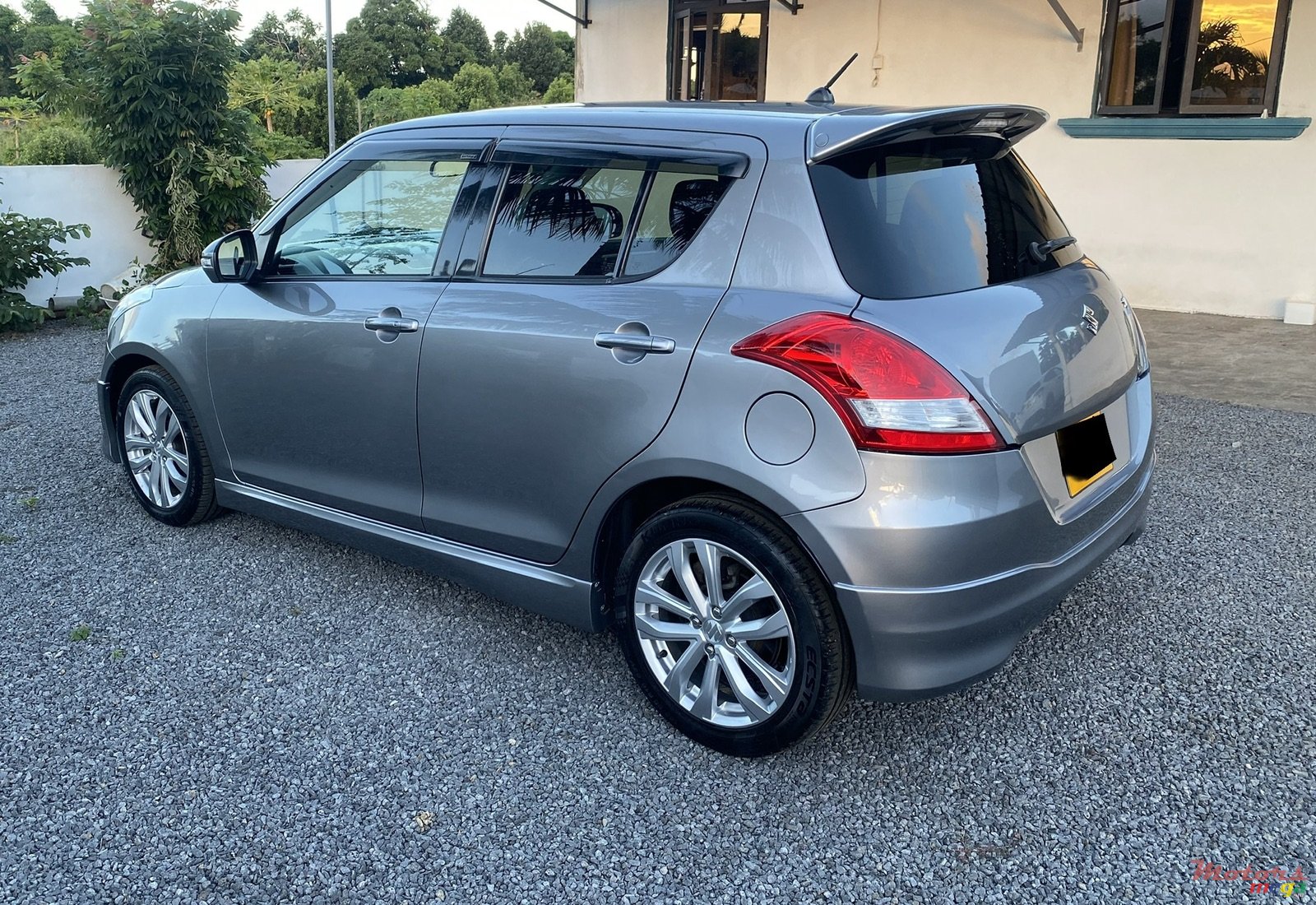 2014' Suzuki Swift RS photo #4