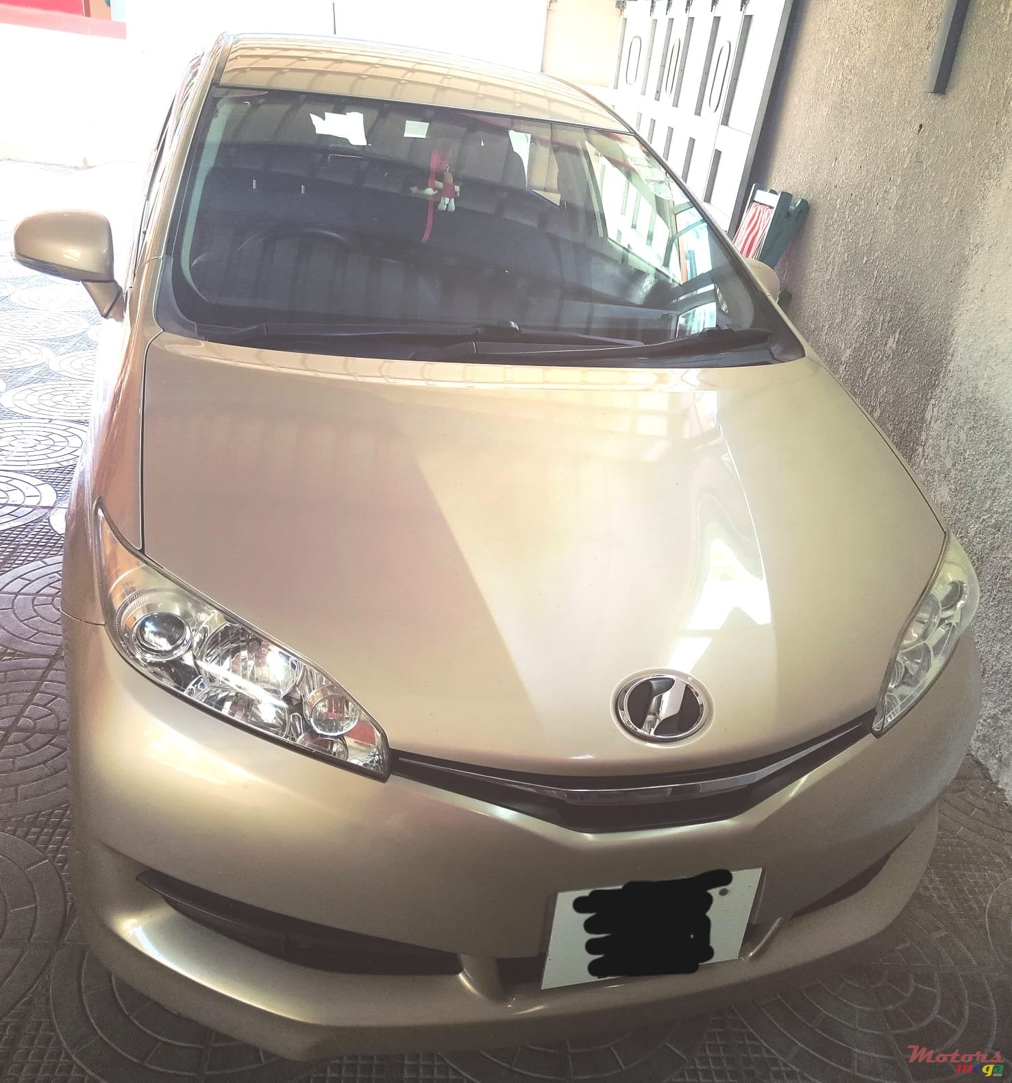 2013' Toyota Wish photo #2