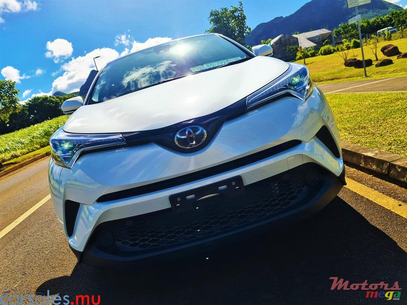 2019' Toyota C-HR 1.2T S-T LED Package photo #1