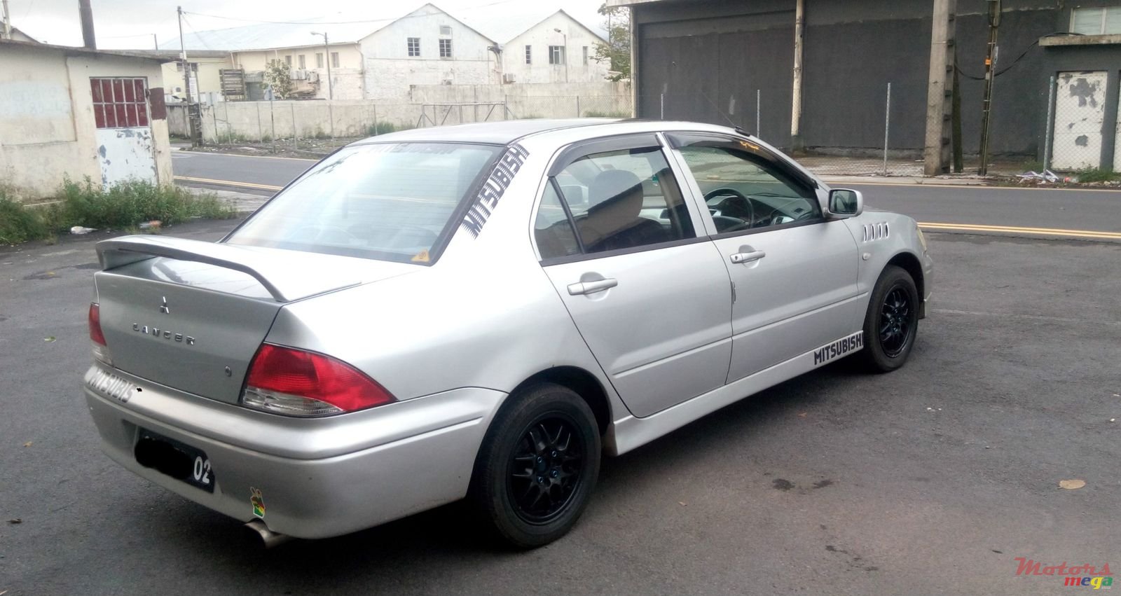 2002' Mitsubishi Lancer photo #3