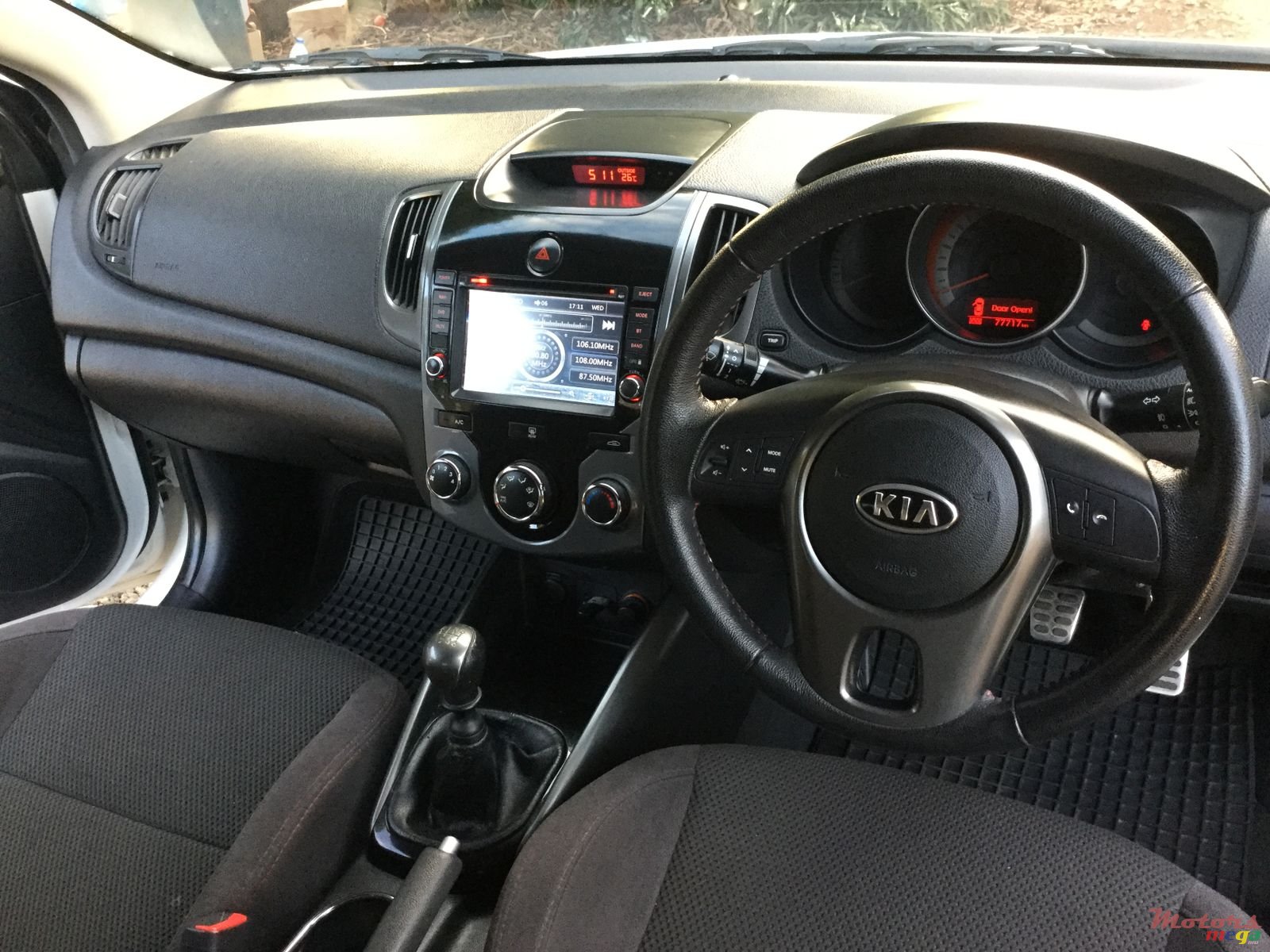 2011' Kia Cerato Koup photo #6