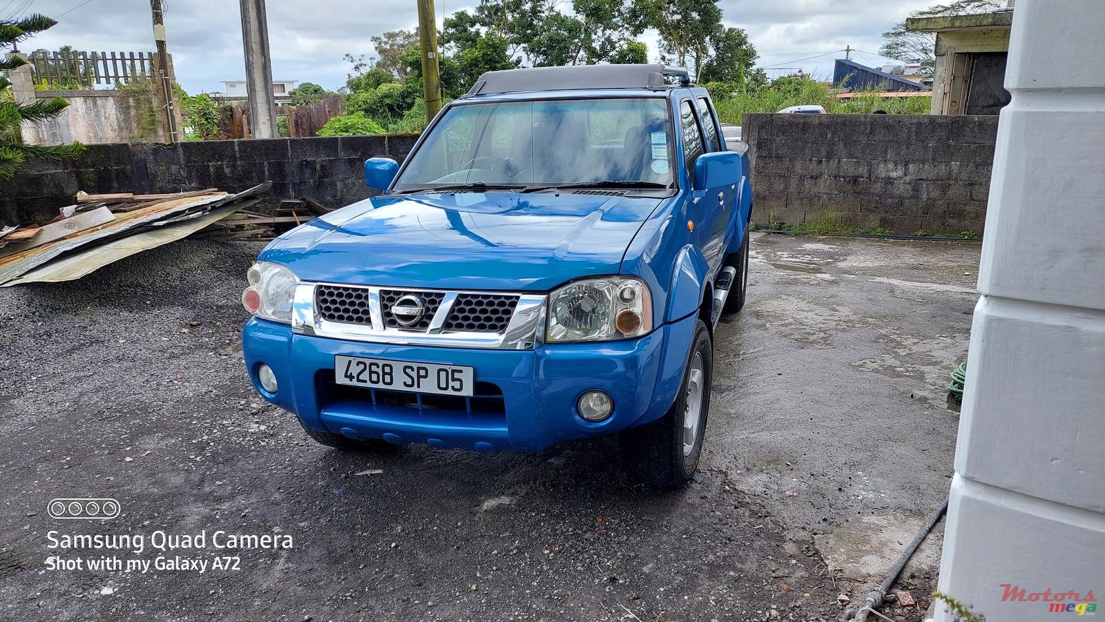 2005' Nissan Hardbody photo #1