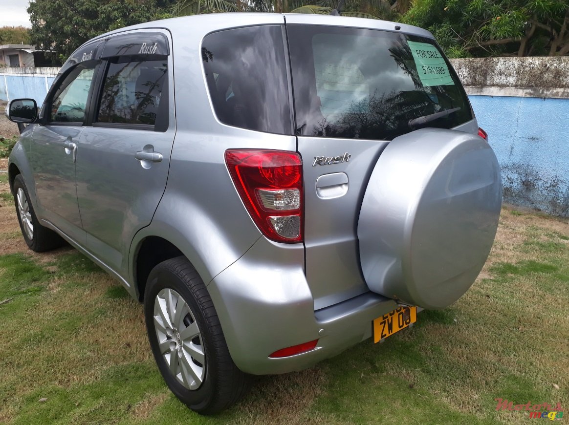 2008' Toyota Rush photo #2