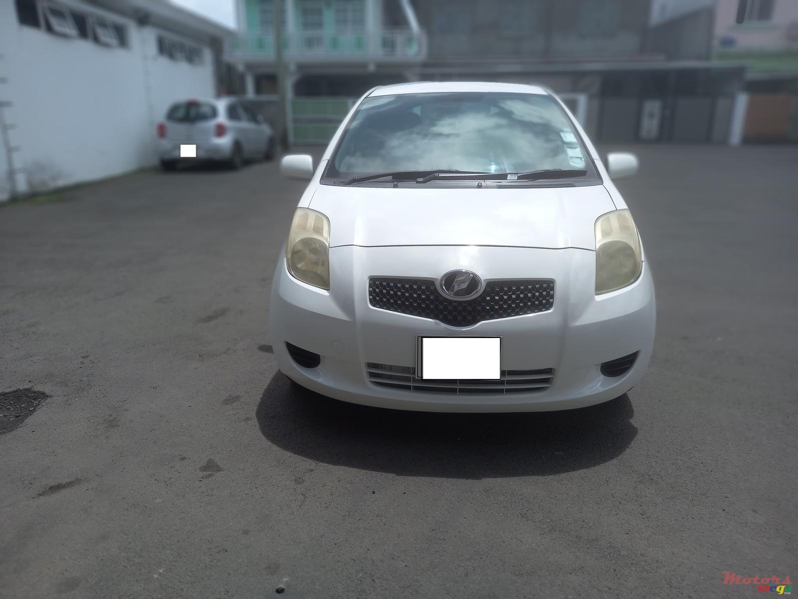 2005' Toyota Vitz photo #3