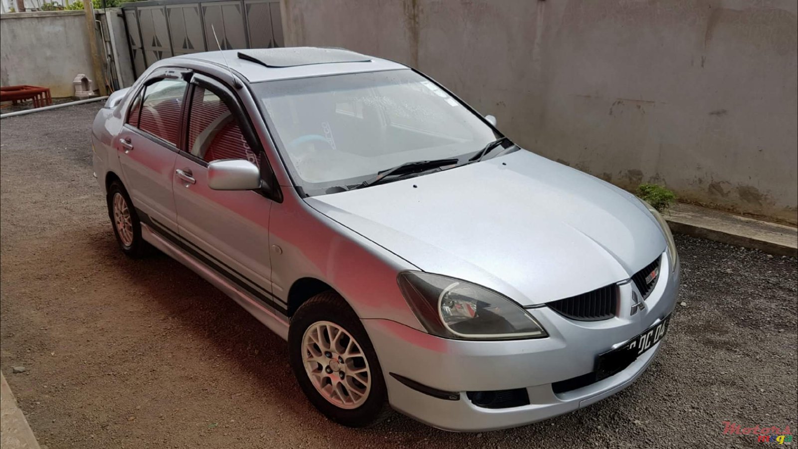 2004' Mitsubishi Lancer Glx photo #1