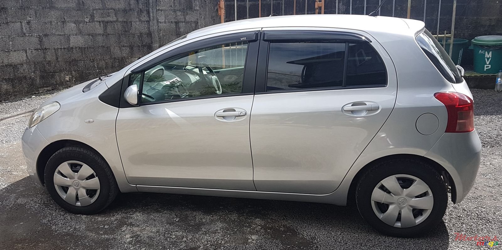 2006' Toyota Vitz photo #6