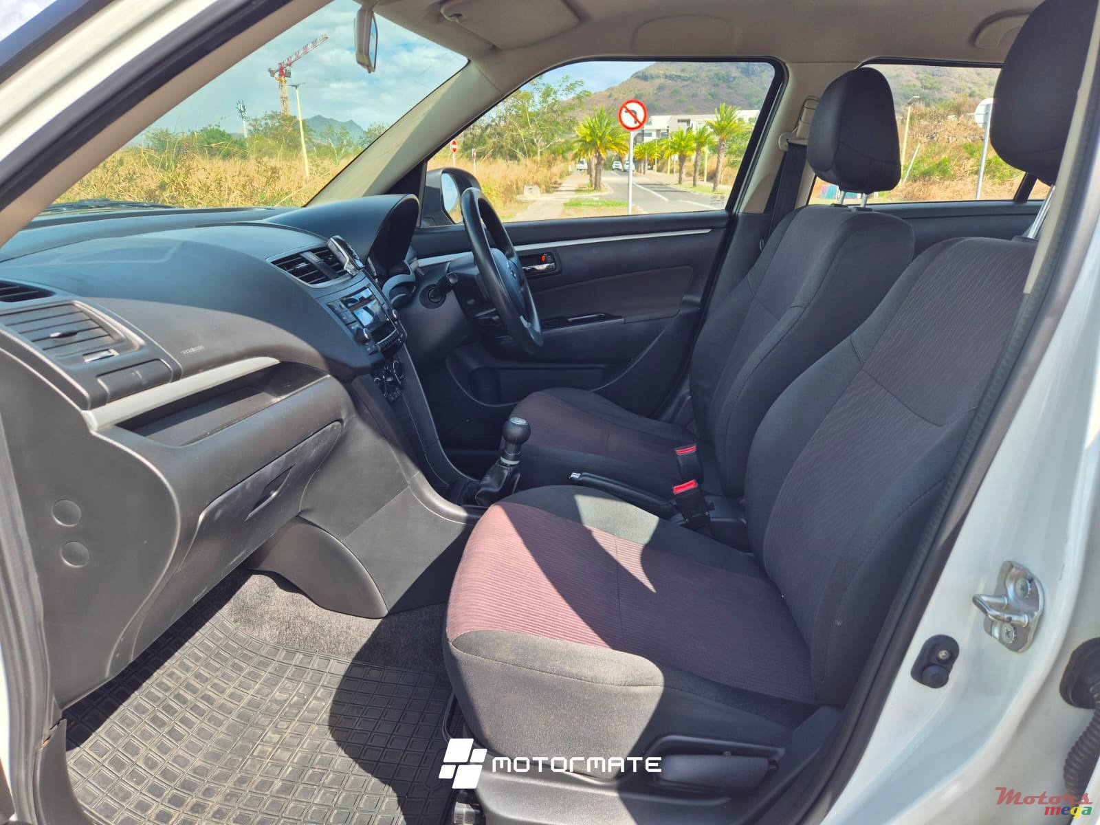 2016' Suzuki Swift DZIRE photo #5