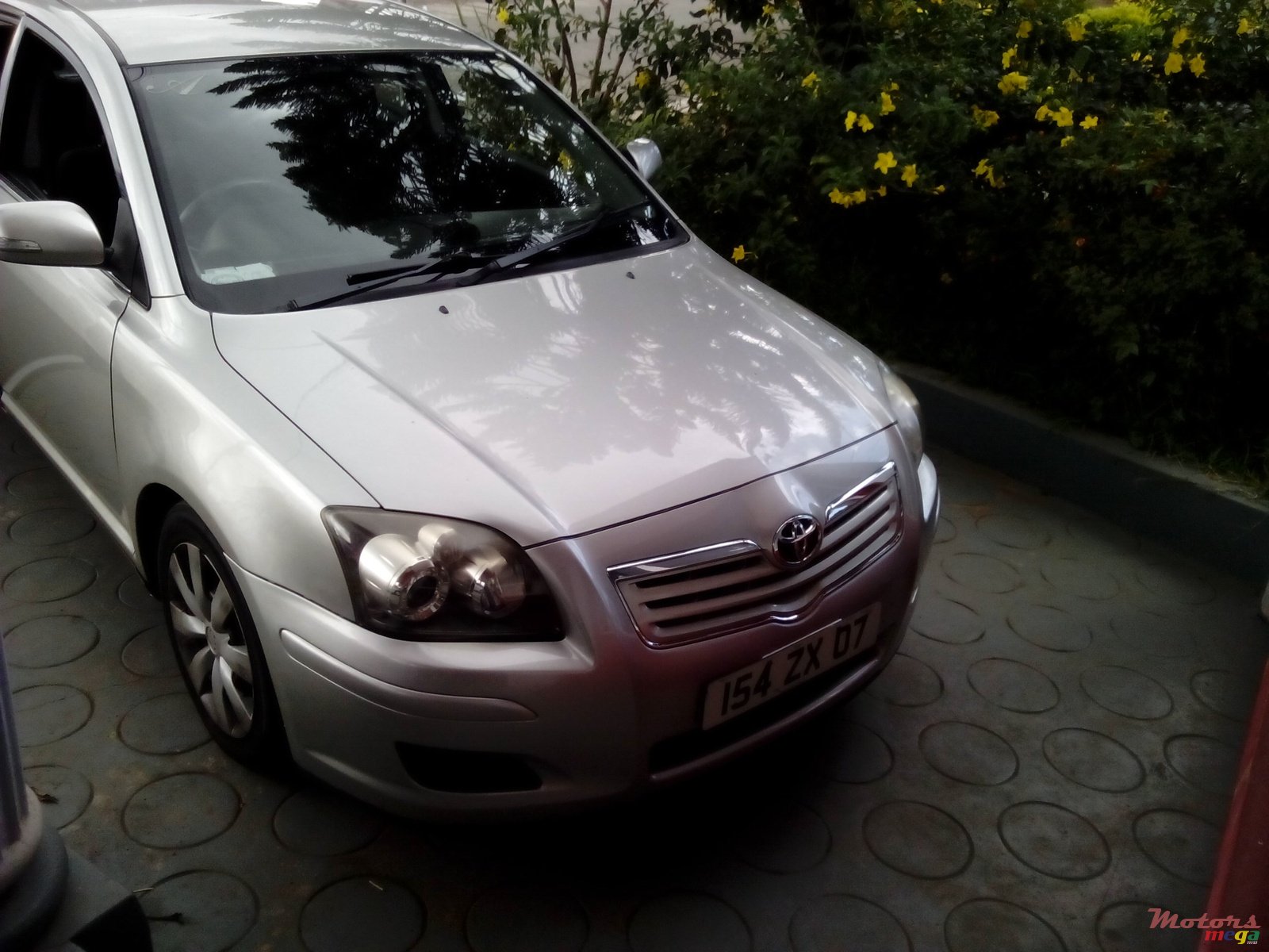 2007' Toyota Avensis photo #1