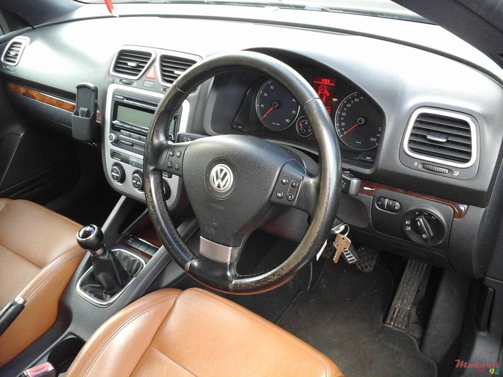 2009' Volkswagen Eos photo #3