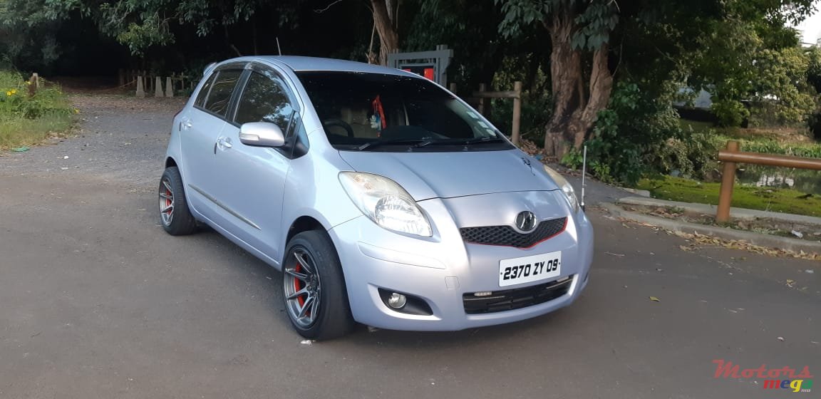 2009' Toyota Vitz photo #3